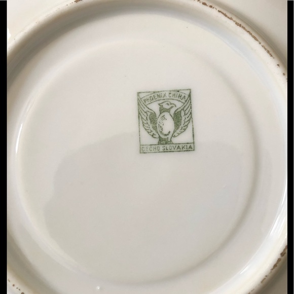 VINTAGE CHINA TEA SET, CUPS, SAUCERS, AND TEA POT. - Picture 7 of 7